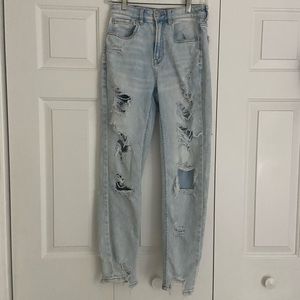 AMERICAN EAGLE MOM JEAN SIZE 2 ripped